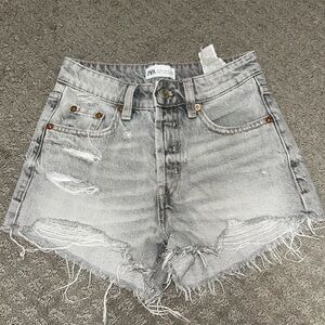 Zara Light Gray Frayed Denim Shorts